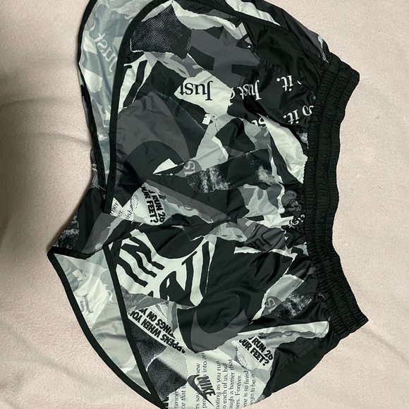 Nike Dri Fit Running Shorts - Size Large - Picture 1 of 3
